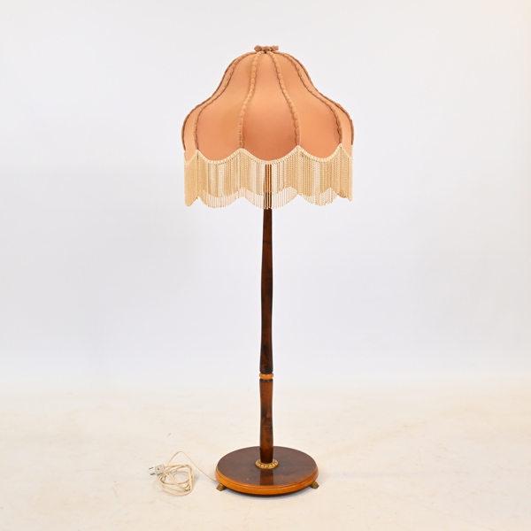 Golvlampa, björk, 1900-talets första hälft.