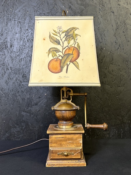 Bordslampa fot av kaffekvarn