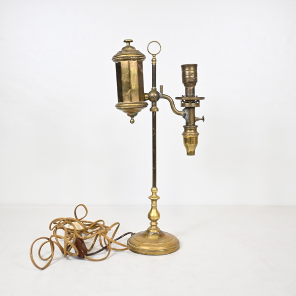 Bordslampa, mässing, England, tidigt 1900-tal. 