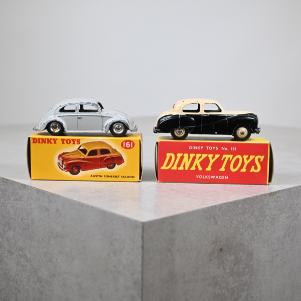 Plåtleksaksbilar, 2st, Dinkey Toys, 1950/60-tal.