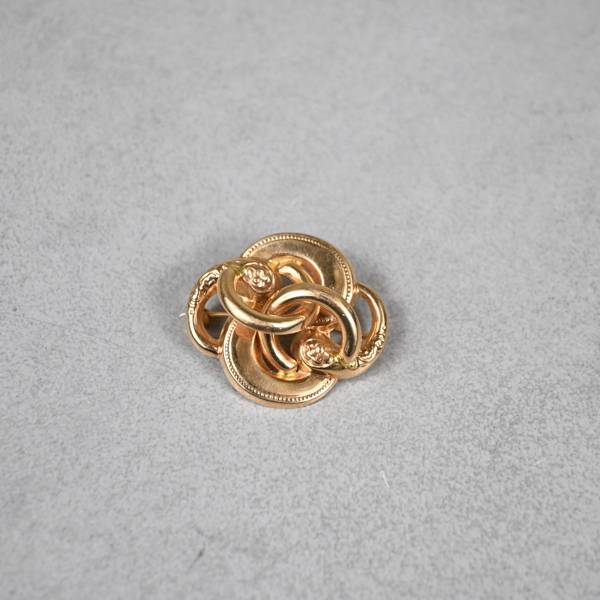 Brosch i 18k guld.