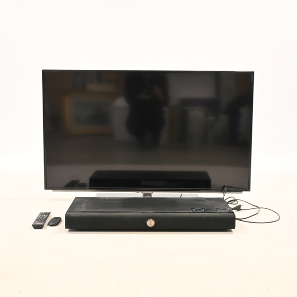 TV, Grundig 48" FULL-HD, samt högtalare. 