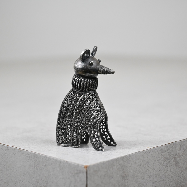 Figurin i sterlingsilver, hund, 1900-talets första hälft.