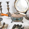 Parti metallföremål, mestadels nysilver.