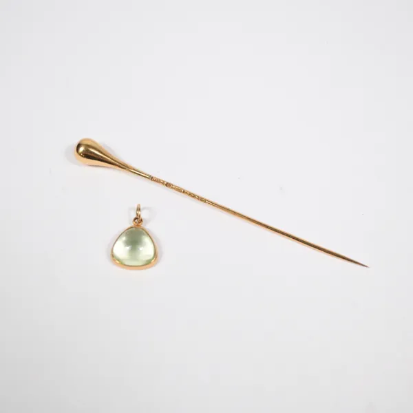 Pin och hänge, 18k guld. 