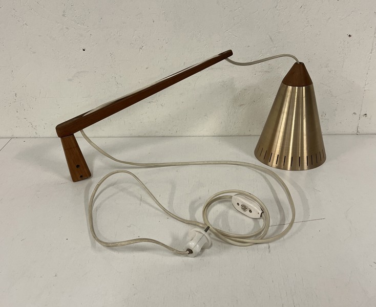 Vägglampa med teakarm, 1950/60 tal