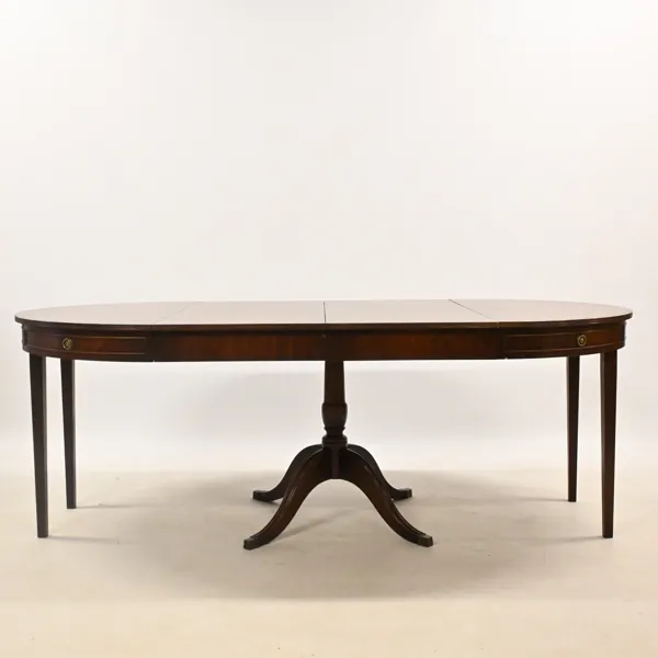 Matbord, mahogny, engelsk stil, 1900-talets andra hälft. 