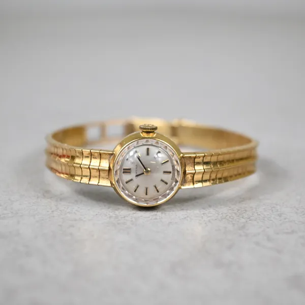 Damarmbandsur, 18k guld, Certina. 