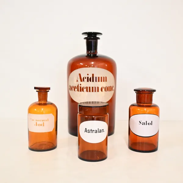 Apoteksflaskor, 4st, glas, 1900-talets första hälft.