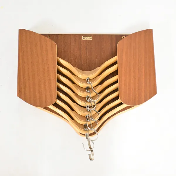 Galghållare med sju galgar, teak, S.B. Bergström AB, Göteborg, 1950-tal. 