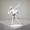 Figurin föreställande dansös, porslin, Wallendorf, Tyskland.