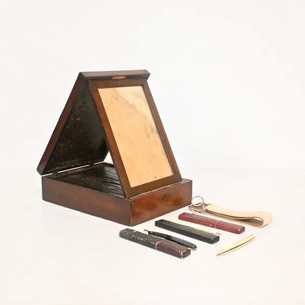 Rakspegel med tillbehör, 1800-talets andra hälft.