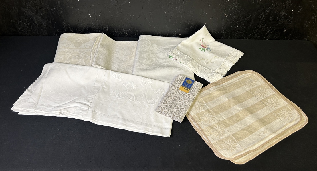 Linnedukar broderade dukar och bordstabletter 10 st