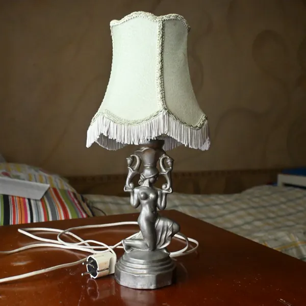 Bordslampa, tenn, 1920/30-tal.