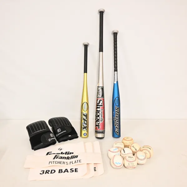 Boxning- samt baseballredskap.