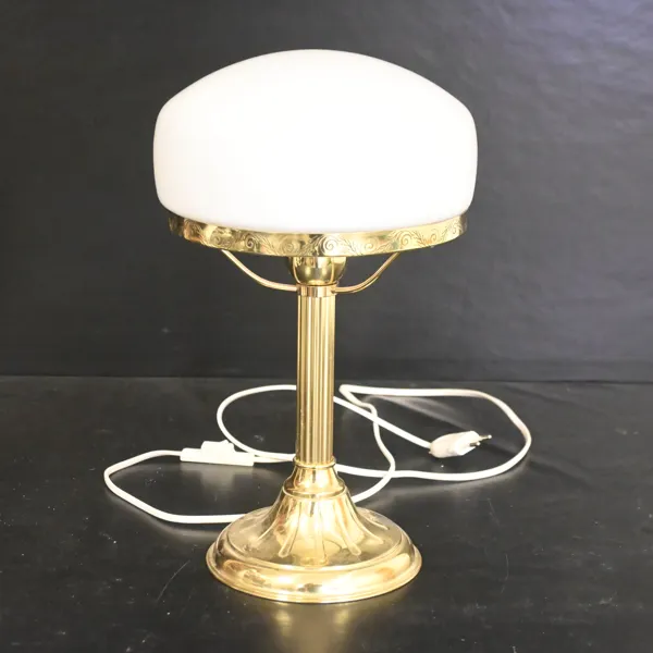 Bordslampa, sk "Strindbergslampa", Konsthantverk Tyringe, sent 1900-tal.
