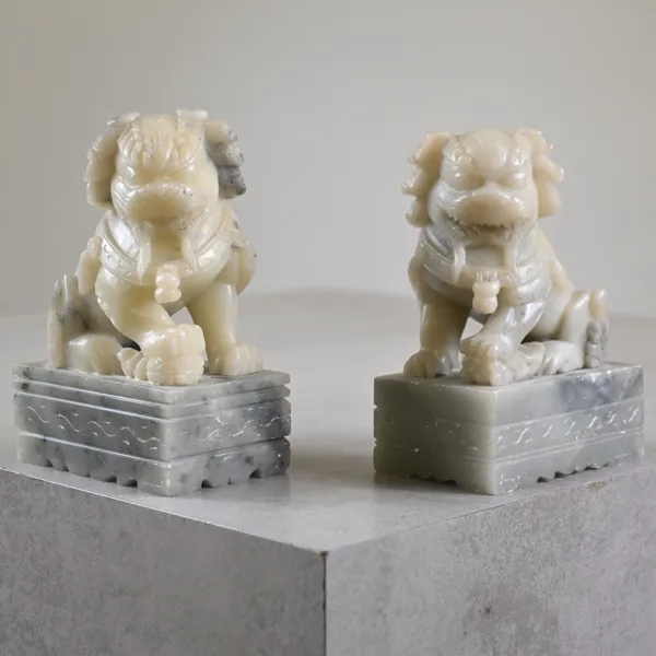 Fohundar, ett par, soapstone, Kina, 1900-tal.