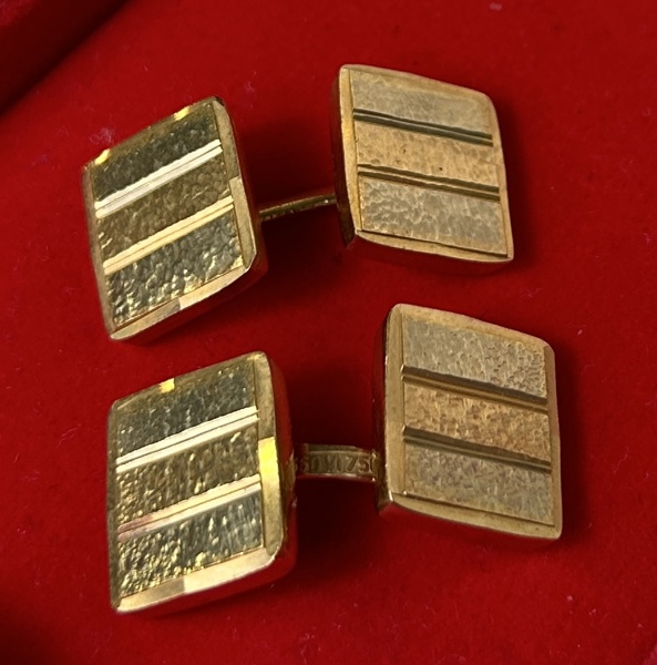 Manschettknappar 18K guld, stämplade 750.