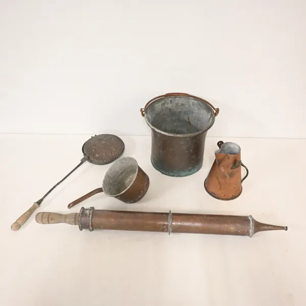 Kopparföremål, fem delar, 18/1900-tal.