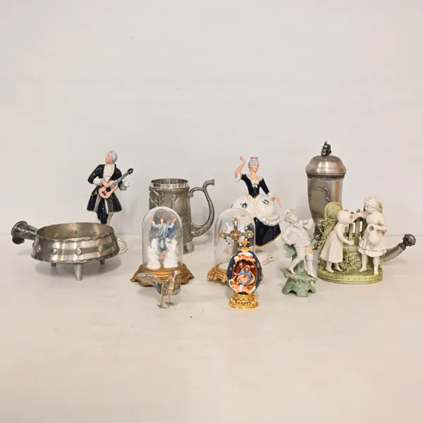 Parti figuriner och tennföremål, 19/2000-tal.