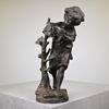 August Moreau (1826-1898) Efter, skulptur, pojke lutande mot ett träd, brons.