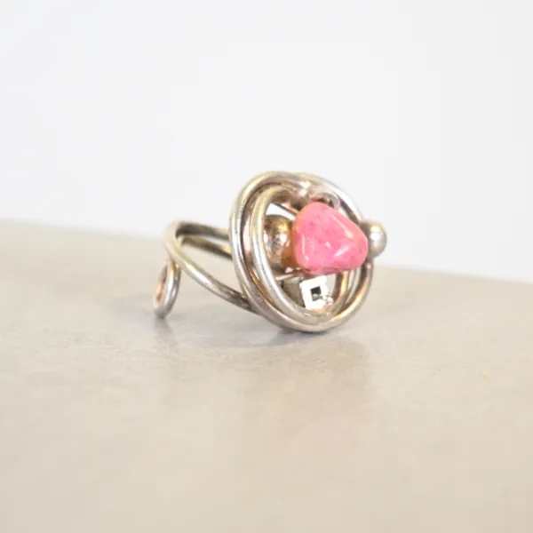 Designring i silver, sten.