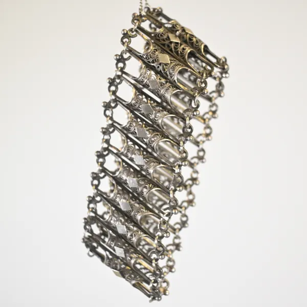 Armband i silver.