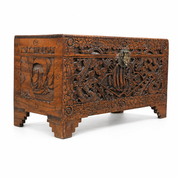 Kamferkista, snidad dekor, orientalisk, 1900-tal.
