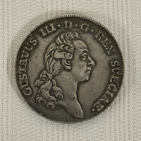 Mynt, Gustav lll , ⅔ riksdaler 1776 i silver. 