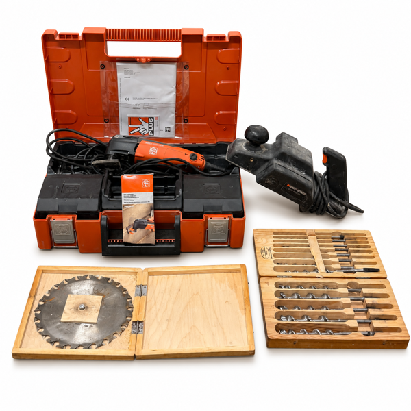 Verktygssamling, Fein och Black & Decker, med svängborrar och klingor.