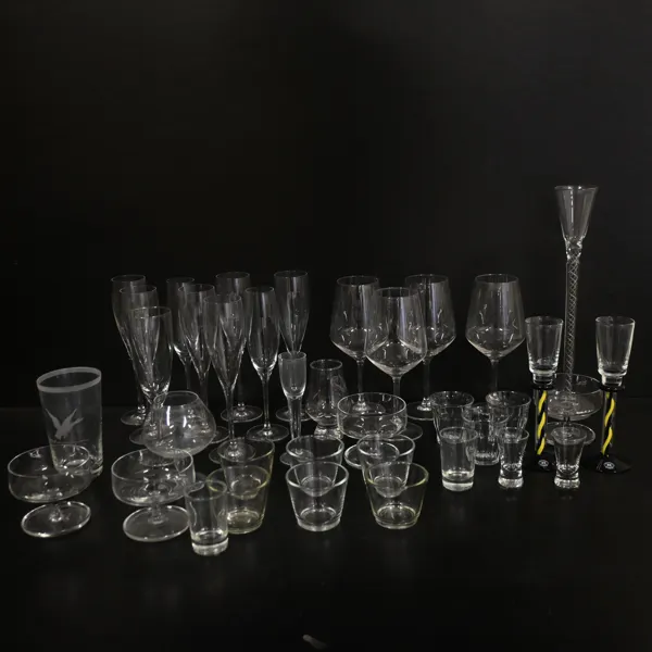Parti glasservisdelar.