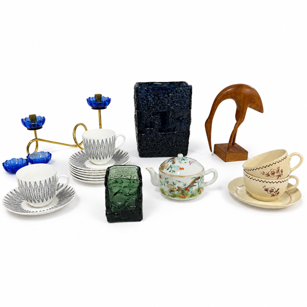 Parti glas och porslin, 1900-tal, bl.a. Ruda Glasbruk, Gustavsberg och Arabia.