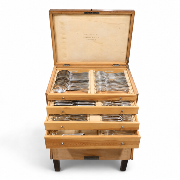 Bestickschatull med bestick i silver, 1900-tal.