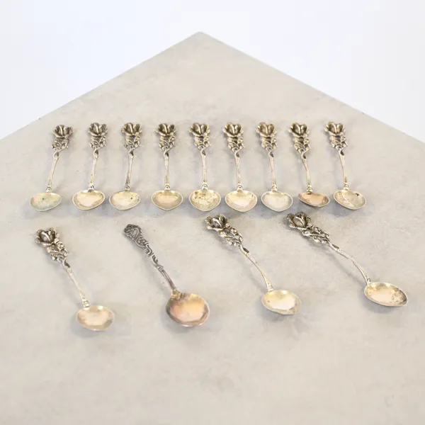 Kaffeskedar i silver, 13st. 