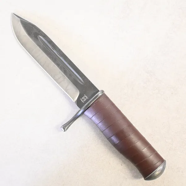 Kniv, "Karolinerkniven", Pennan & Svärdet.