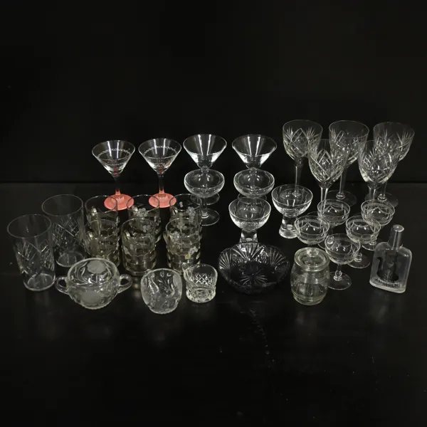 Parti glasservisdelar.