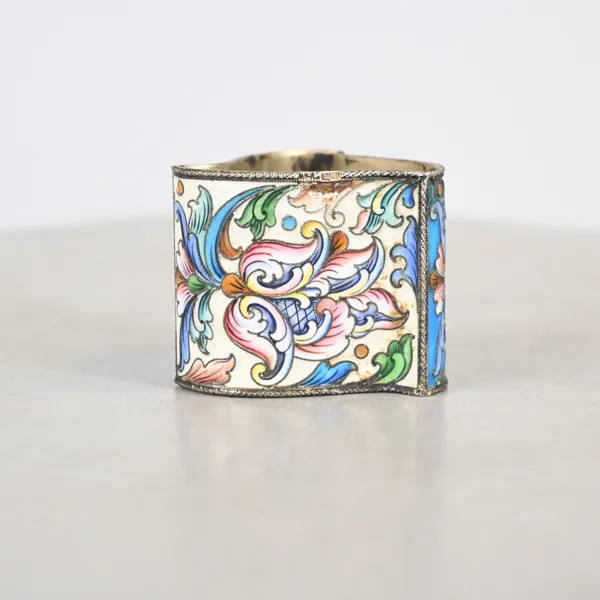 Servettring, emalj, silver, Ryssland, omkring år 1900.