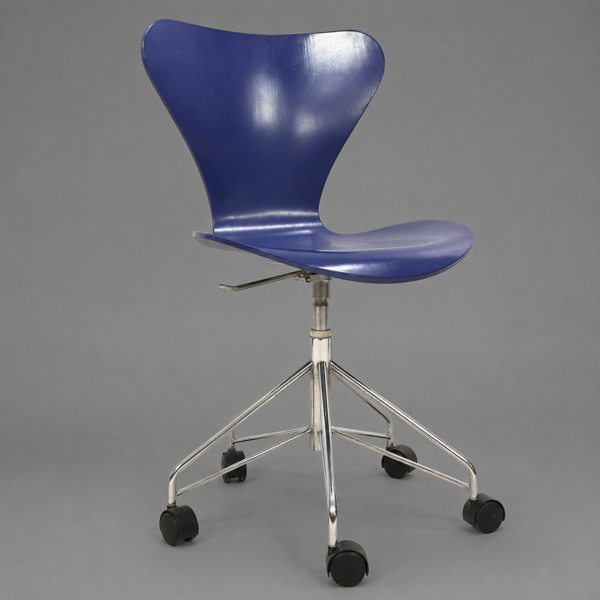 Arne Jacobsen, skrivbordsstol, "Sjuan", Fritz Hansen, Danmark.