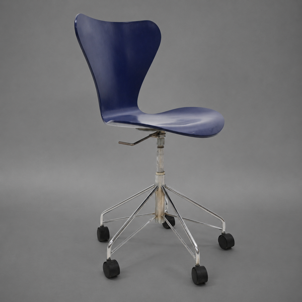 Arne Jacobsen, skrivbordsstol, "Sjuan", Fritz Hansen, Danmark.