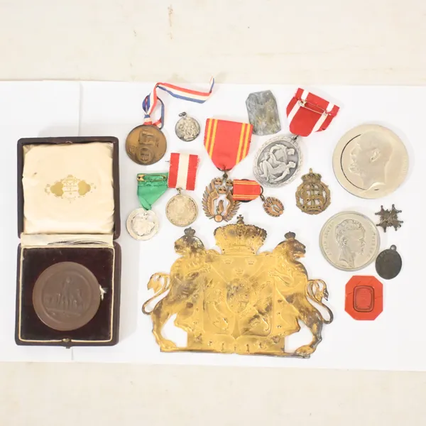 Parti medaljer, svenska och utländska.