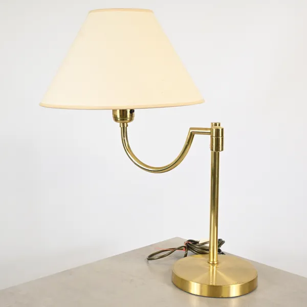 Bordslampa, mässing, modell "B-9", EWÅ, 1900-talets andra hälft.