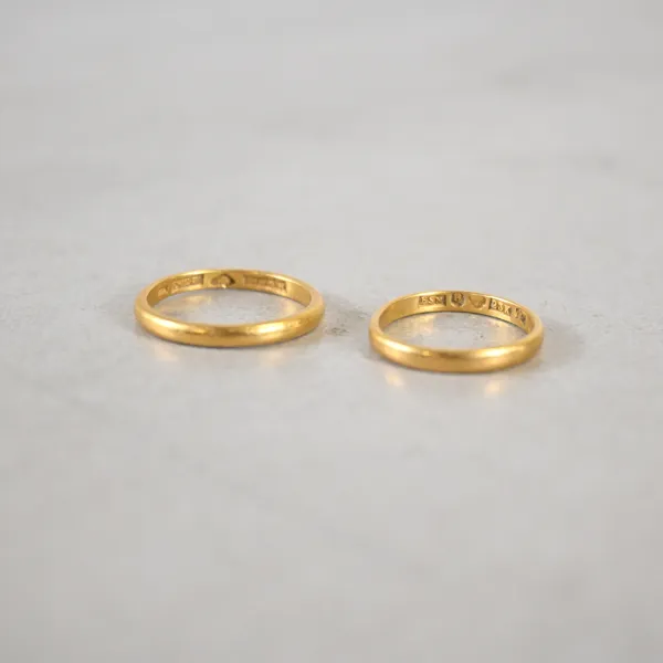 Ringar, 2st, 23k guld.
