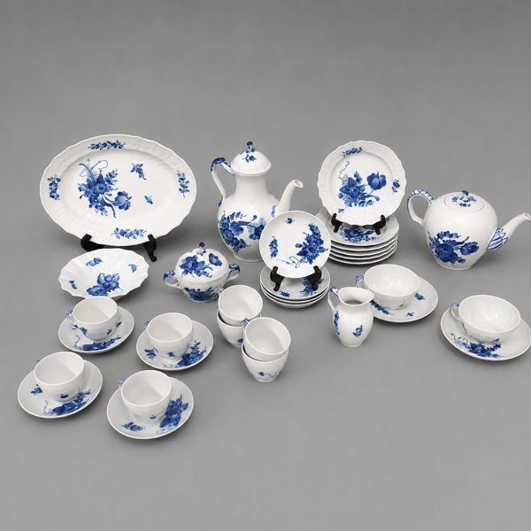 Kaffe- och teservisdelar, 32st, "Blå Blomst", porslin, Royal Copenhagen,