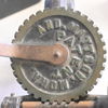Symaskiner och vävredskap, 4st, miniatyrer, 1900-talets mitt.