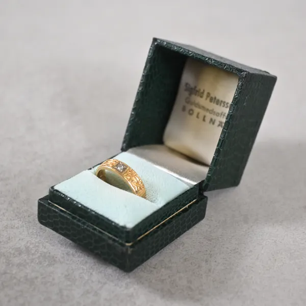 Enstensring, diamant, 18k guld.