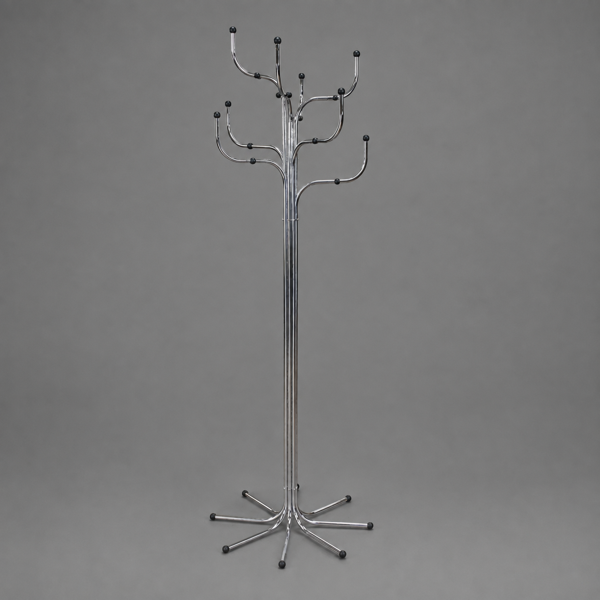Sidse Werner, tamburmajor, "Coat Tree", kromad metall, Fritz Hansen.