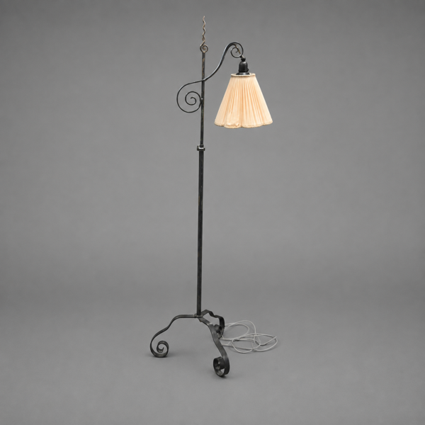 Golvlampa, smide, 1900-talets första hälft.
