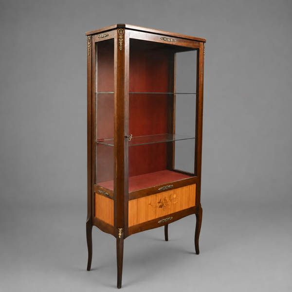 Vitrinskåp, Louis XVI-stil, 1900-talets mitt.