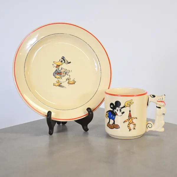 Mugg och assiett, flintgods, Walt Disney, Rörstrand, 1940/50-tal.