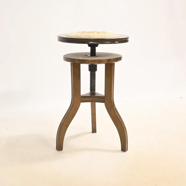 Pall, 1900-talets första hälft.